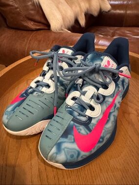 Nike Teal and Pink Athletic Shoes GP Turbo Tennis Shoes